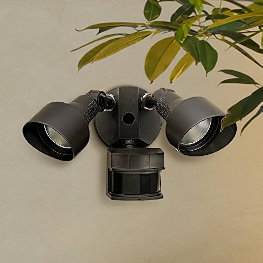 Heath Zenith HZ-5597-BZ 200-Watt Quartz Halogen Motion-Sensing