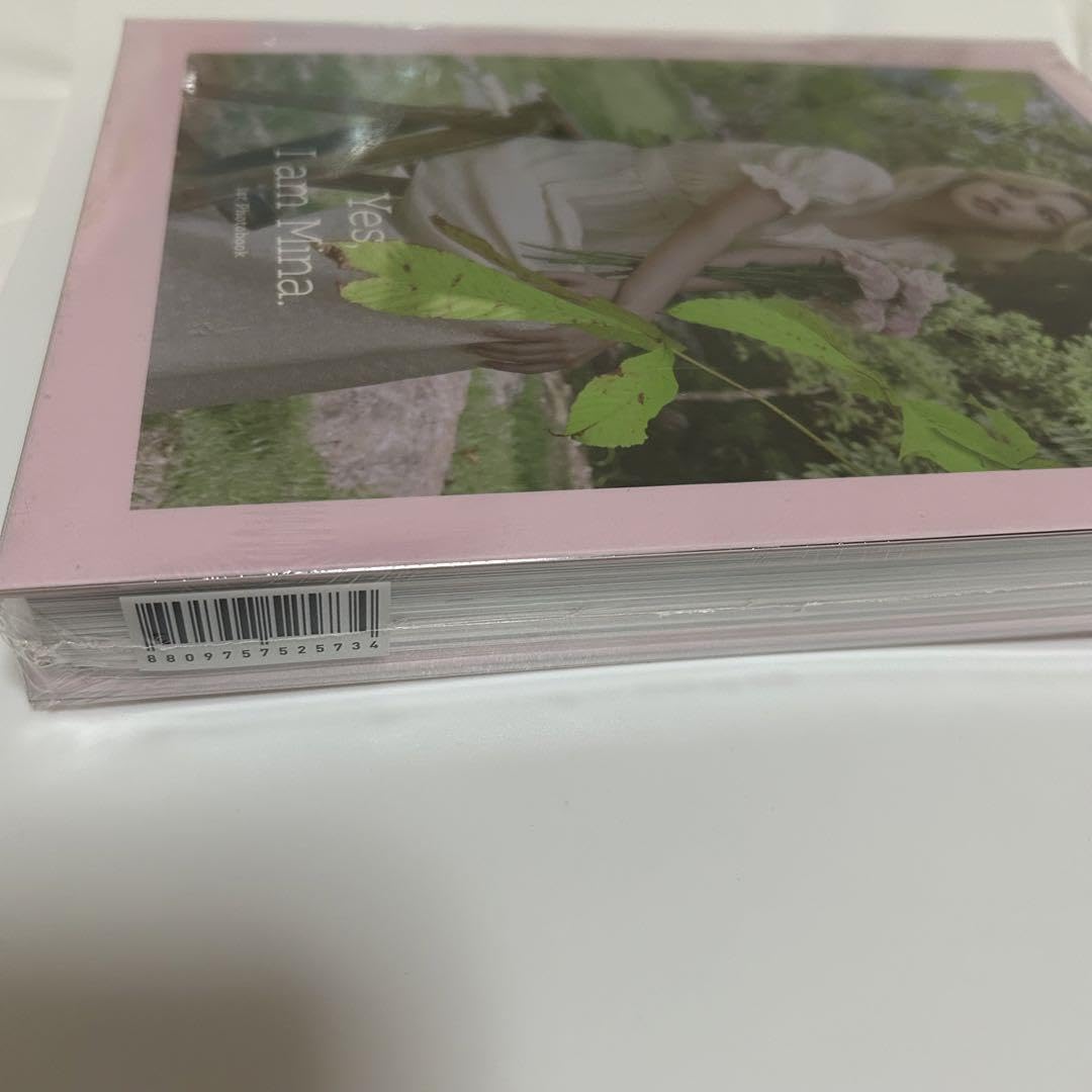 Amazon.co.jp: TWICE ミナ ソロ写真集 Yes, I am Mina Pink ver