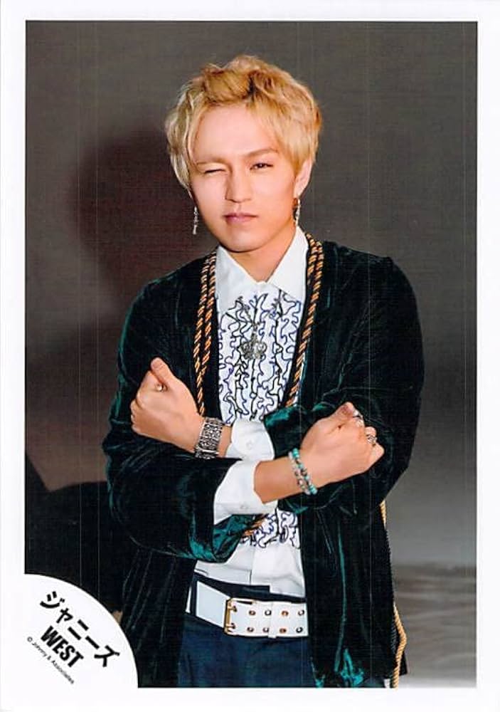 Amazon.co.jp: ジャニーズWEST 神山智洋 公式写真 写真 フォト