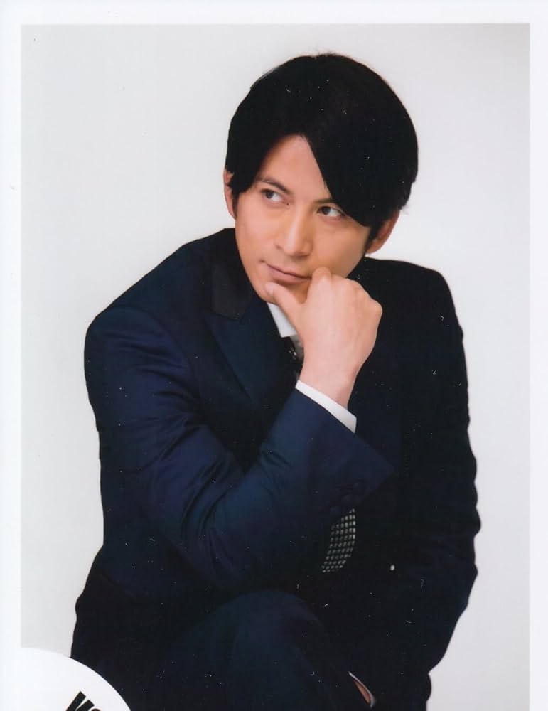 Amazon.co.jp: V6 公式生写真 （岡田准一）VO00025 : おもちゃ