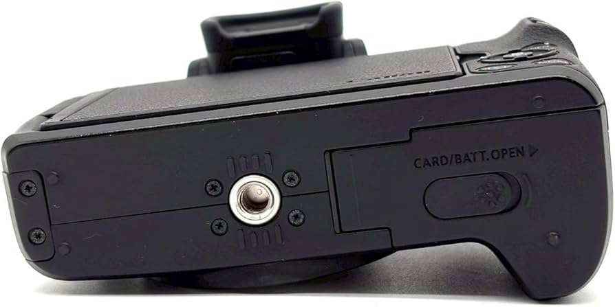 Amazon | キヤノン EOS Kiss M 【ボディ (レンズ別売)】 (ブラック