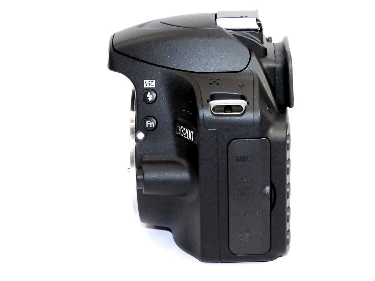 Amazon | Nikon デジタル一眼レフカメラ D3200 ボディー ブラック