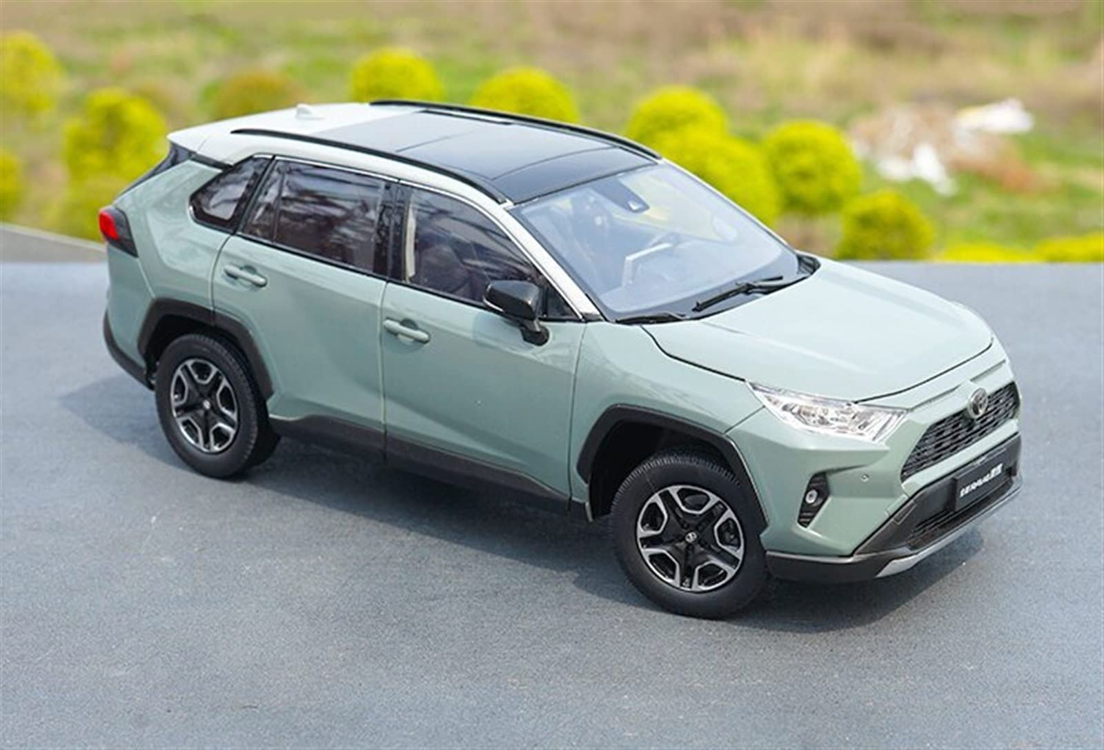 Amazon.co.jp: モデルカーのおもちゃ 1:18 トヨタ Rav4 オフロード車