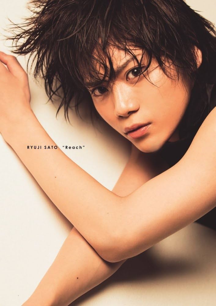 Amazon.co.jp: 佐藤流司 写真集 『 Reach 』 : 荒木 勇人: Japanese Books