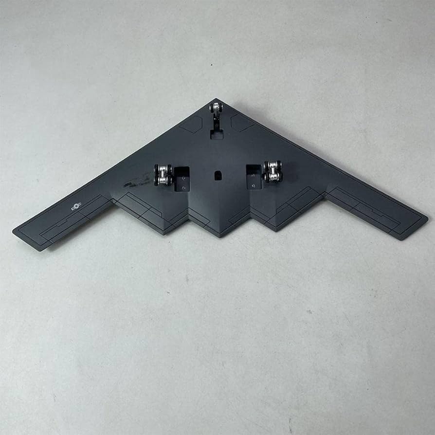 Amazon | アメリカ空軍B2モデル1：200戦略爆撃機の男の子用可動