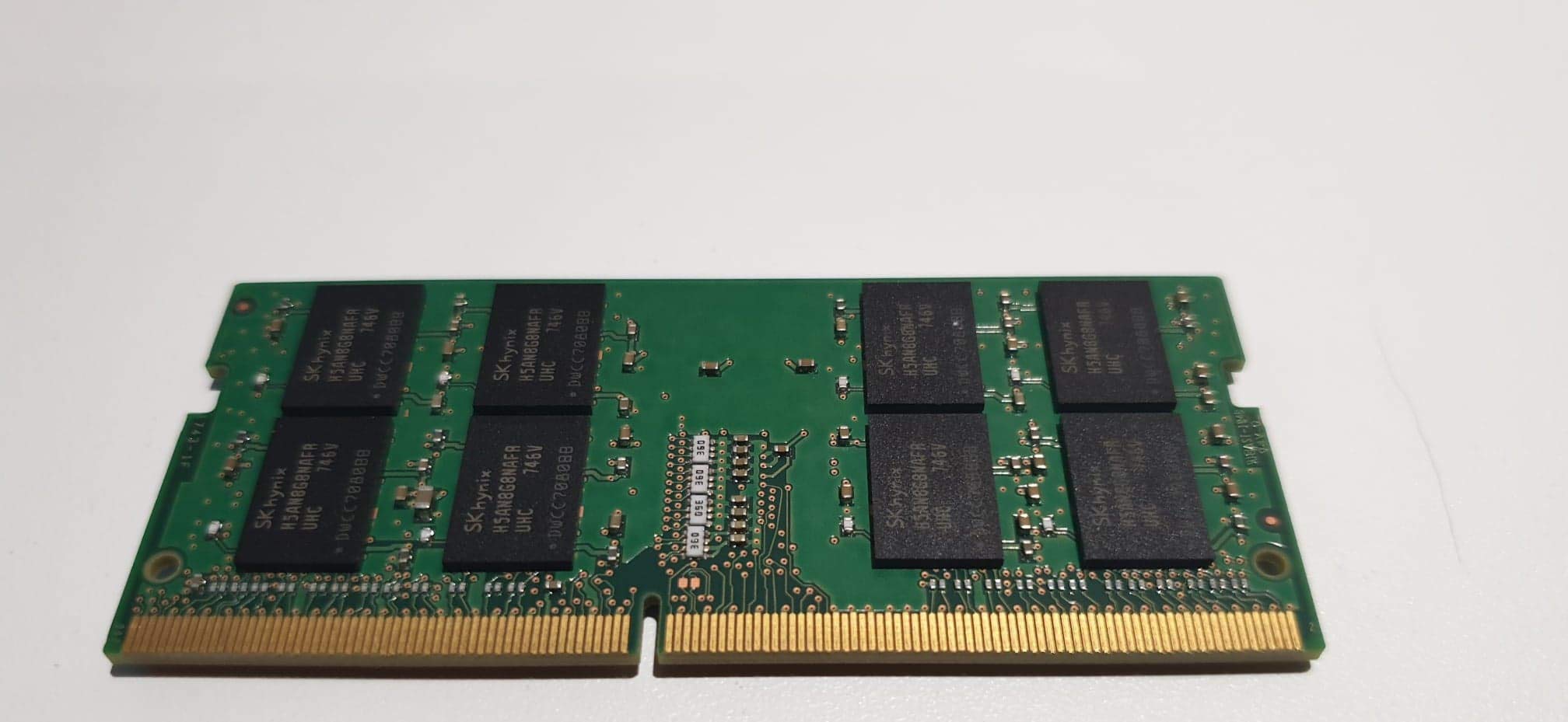 SK hynix SO-DIMM 16 GB DDR4-2400 CL17 (1Gx8) DR (HMA82GS6AFR8N-UH