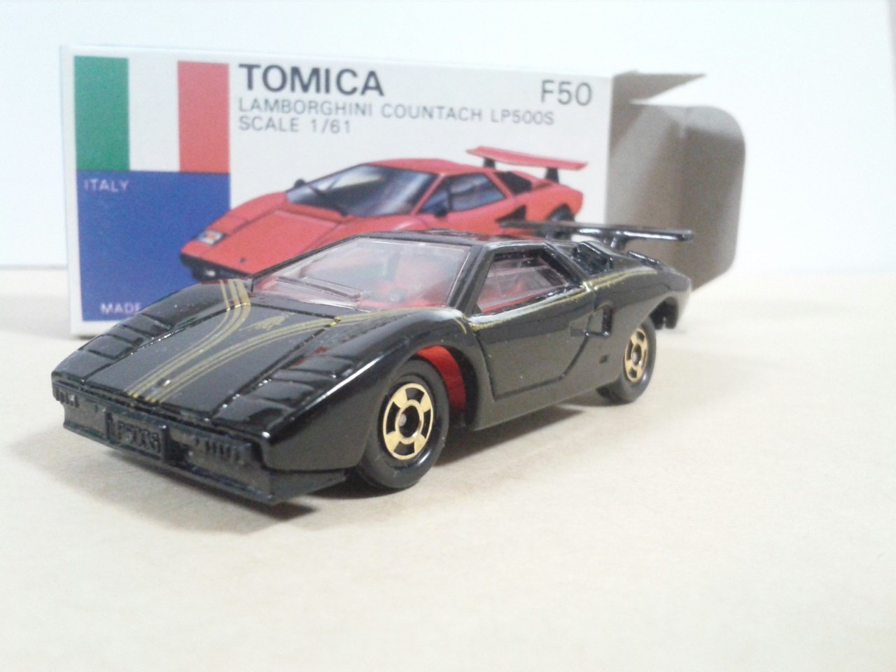Amazon | トミカ 青箱 F50 ランボルギーニ カウンタック LP500S 1/61