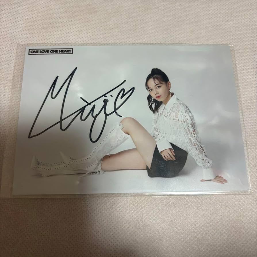 Amazon.co.jp: ONE LOVE ONE HEART 藤咲碧羽 サイン : 文房具