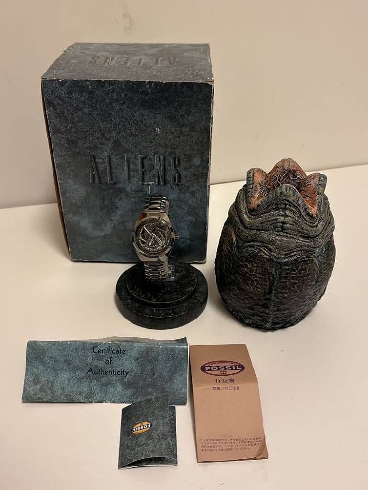 Amazon.co.jp: フォッシル エイリアン 腕時計 & エッグ型ケース FOSSIL