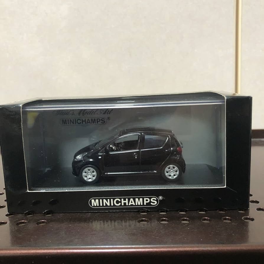 Amazon | 220 1/43 ミニチャンプス Toyota Aygo 2005ミニカー アイゴ