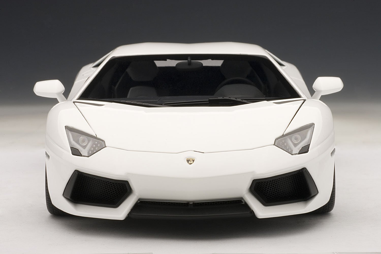 Amazon.co.jp: AUTOart 1/18 ランボルギーニ アヴェンタドール LP700-4