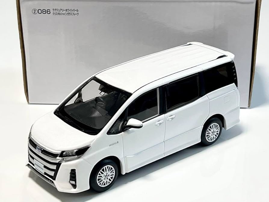 Amazon.co.jp: トヨタ ノア カラーサンプル ミニカー 訳あり NOAH 80系