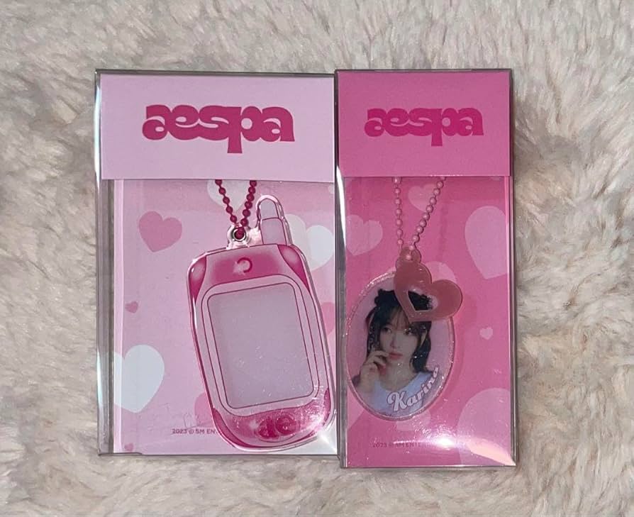 Amazon.co.jp: aespa Karina Keyring Set Trading Card Retro Keyring