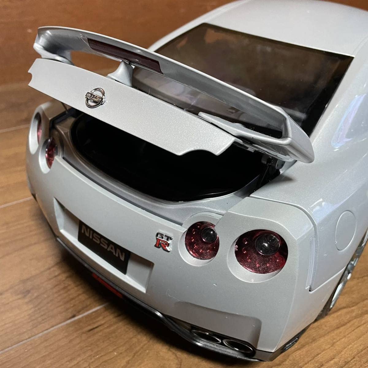 Amazon | イーグルモス1/8週間 日産R35 GT-R完成品 ディアゴスティーニ
