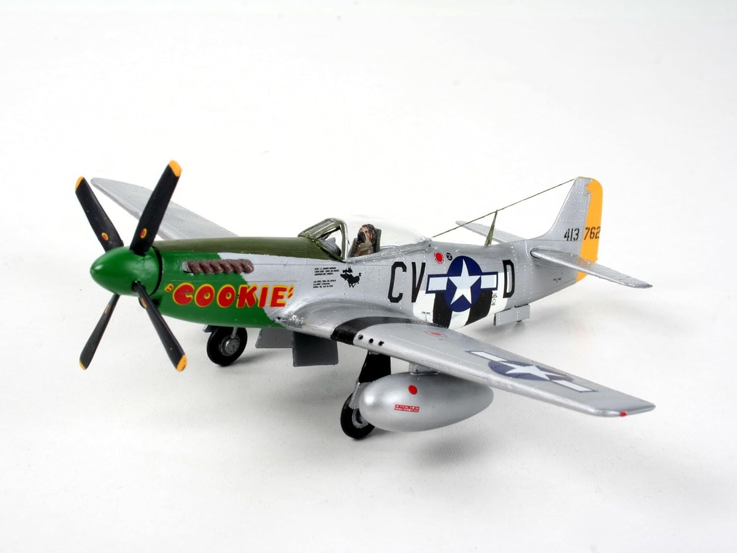 Amazon | ドイツレベル(Revell) 1/72 P-51D ムスタング プラモデル