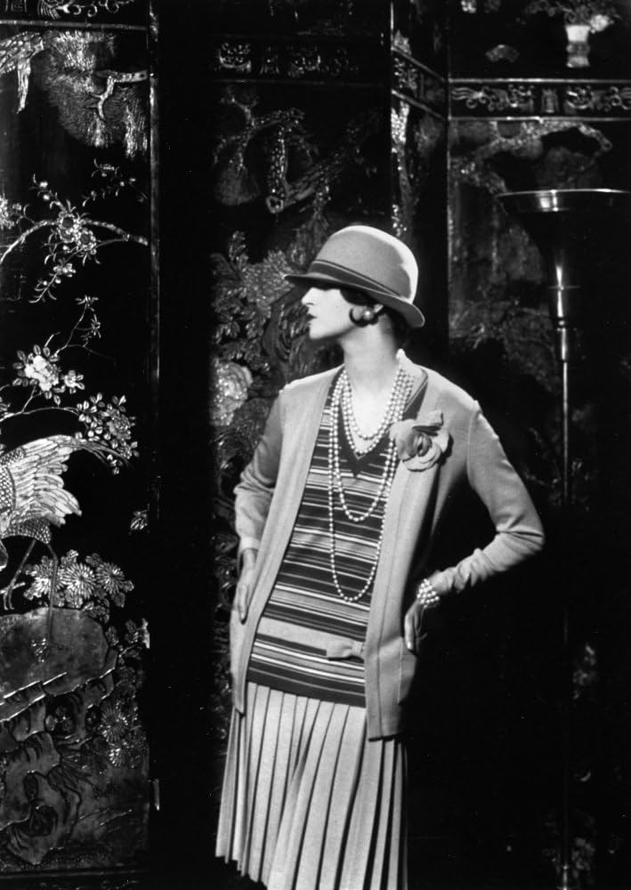 Amazon.com: WomenS Fashion 1926 Na Model Wearing An Outfit
