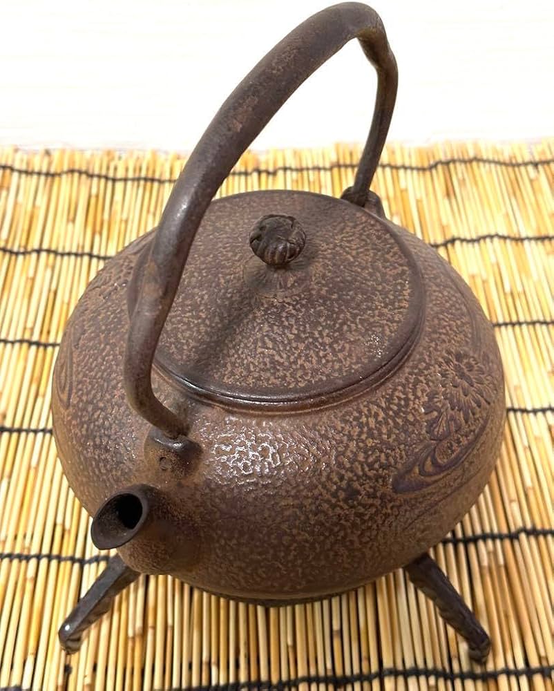 Amazon | 栞付 南部三厳堂 菊華文様 12型アラレ 南部鉄瓶 南部鉄器