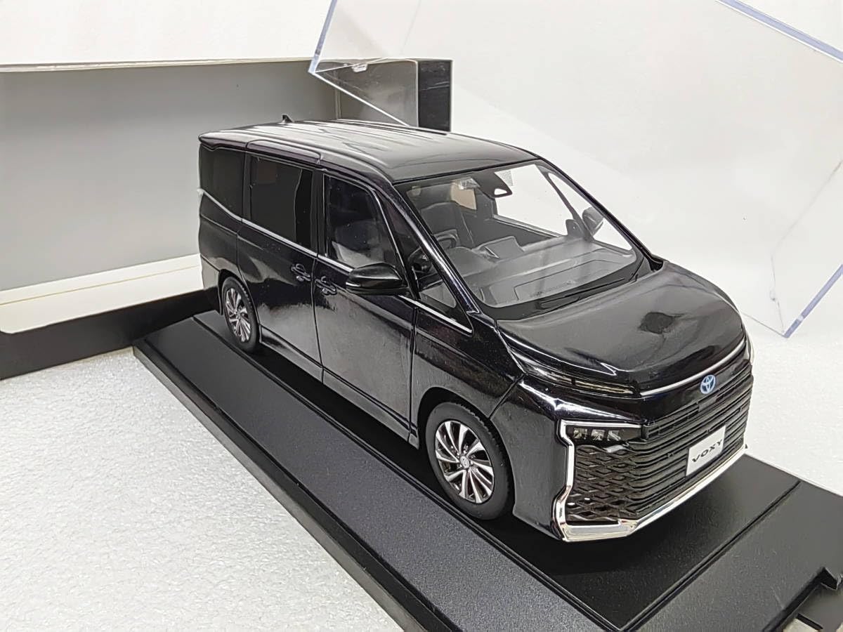 Amazon | 1/30 ミニカー 新型ヴォクシー VOXY MPV 2022 ボルドーマイカ