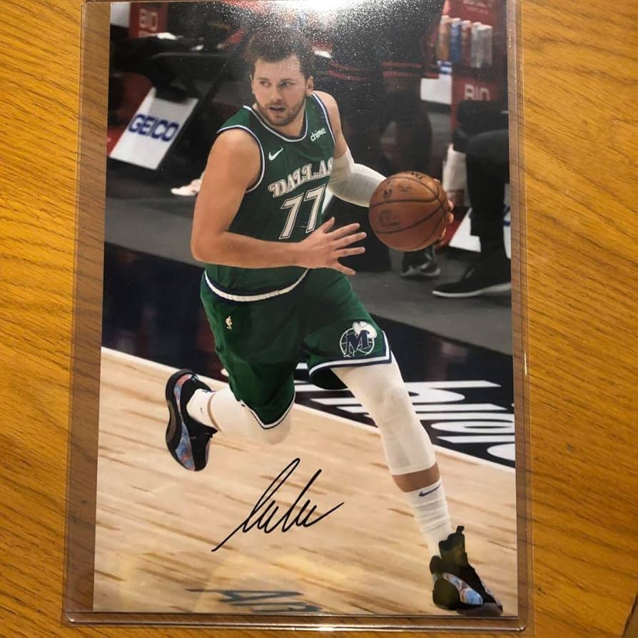 Amazon.co.jp: NBA ルカドンチッチ 直筆サイン : おもちゃ