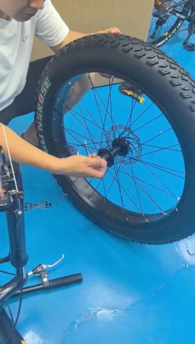 Amazon | スノーバイク ファットバイク 20/24/46イン 極太タイヤ