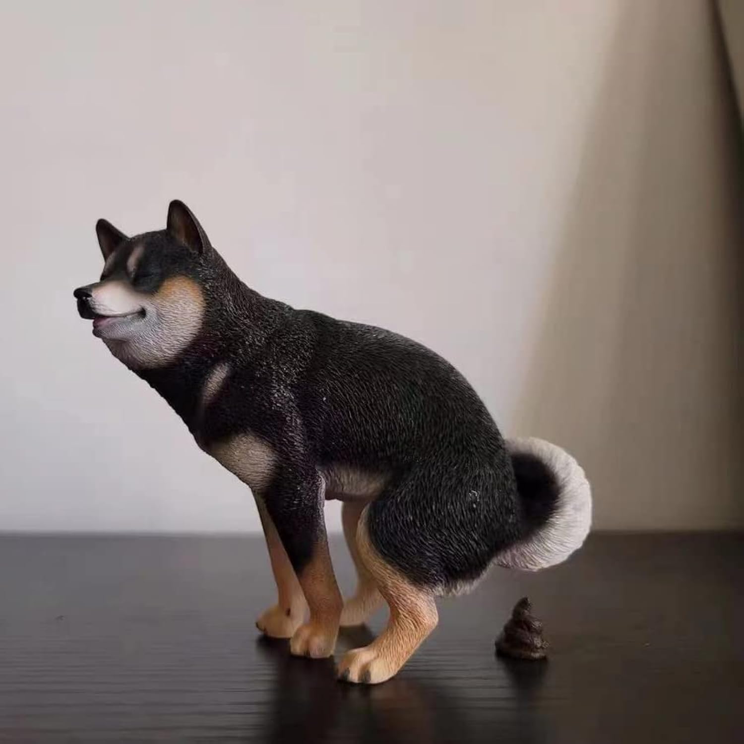 Amazon.co.jp: JXK MMOS X うんこ中の黒柴 ツボる 置物 樹脂製 高耐久