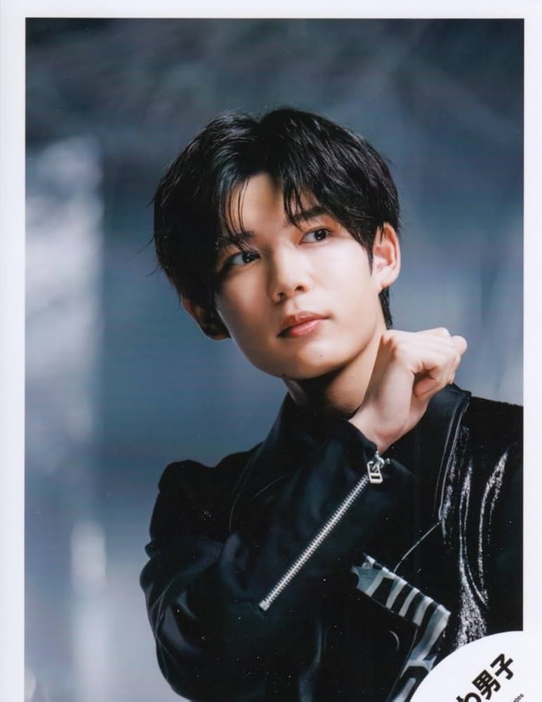 Amazon.co.jp: なにわ男子 公式 生 写真（長尾謙杜）J01116 : おもちゃ