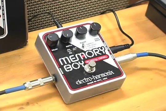 Amazon.com: Electro-Harmonix Memory Boy Analog Delay with Chorus