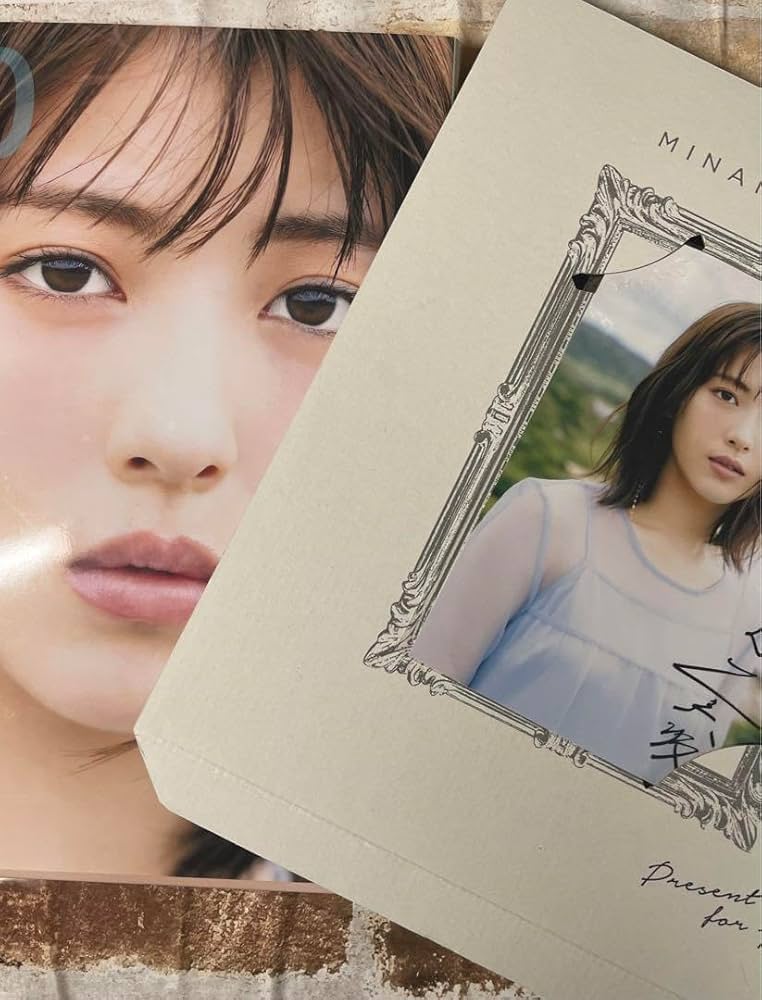 Amazon.co.jp: お 浜辺美波 写真集20 豪華版 : おもちゃ