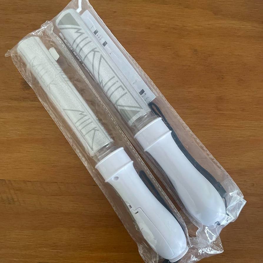 Amazon.co.jp: M!LK カラチェン ペンライト 2本 佐野勇斗 山中柔太朗