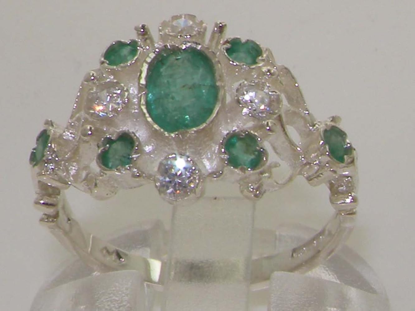 Amazon | 英国製 （イギリス製） K9 ホワイトゴールド 天然 エメラルド