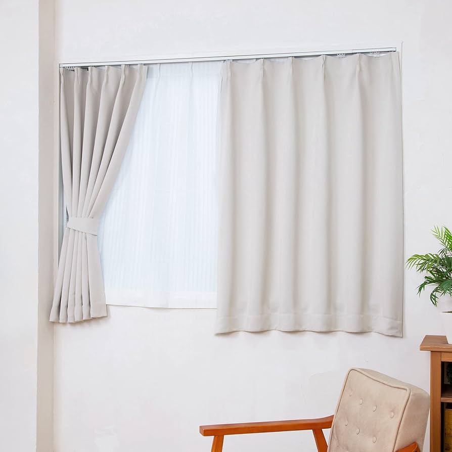 Amazon｜アストロ 遮光カーテン 遮光率99.94% 2枚組 135cm丈 洗える