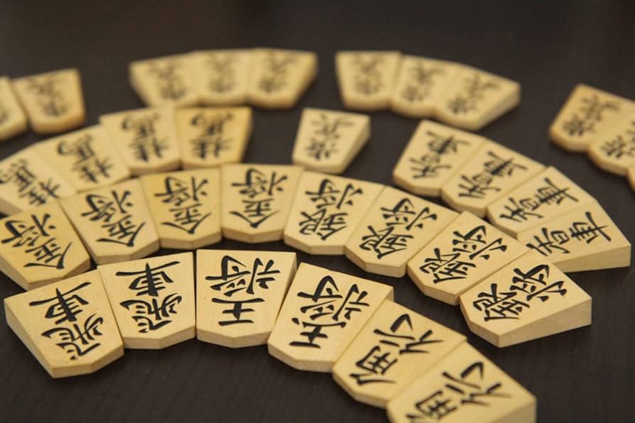 Amazon.co.jp: 『将棋』 菱湖書 黄楊 一光作 特上彫駒 将棋駒 駒箱