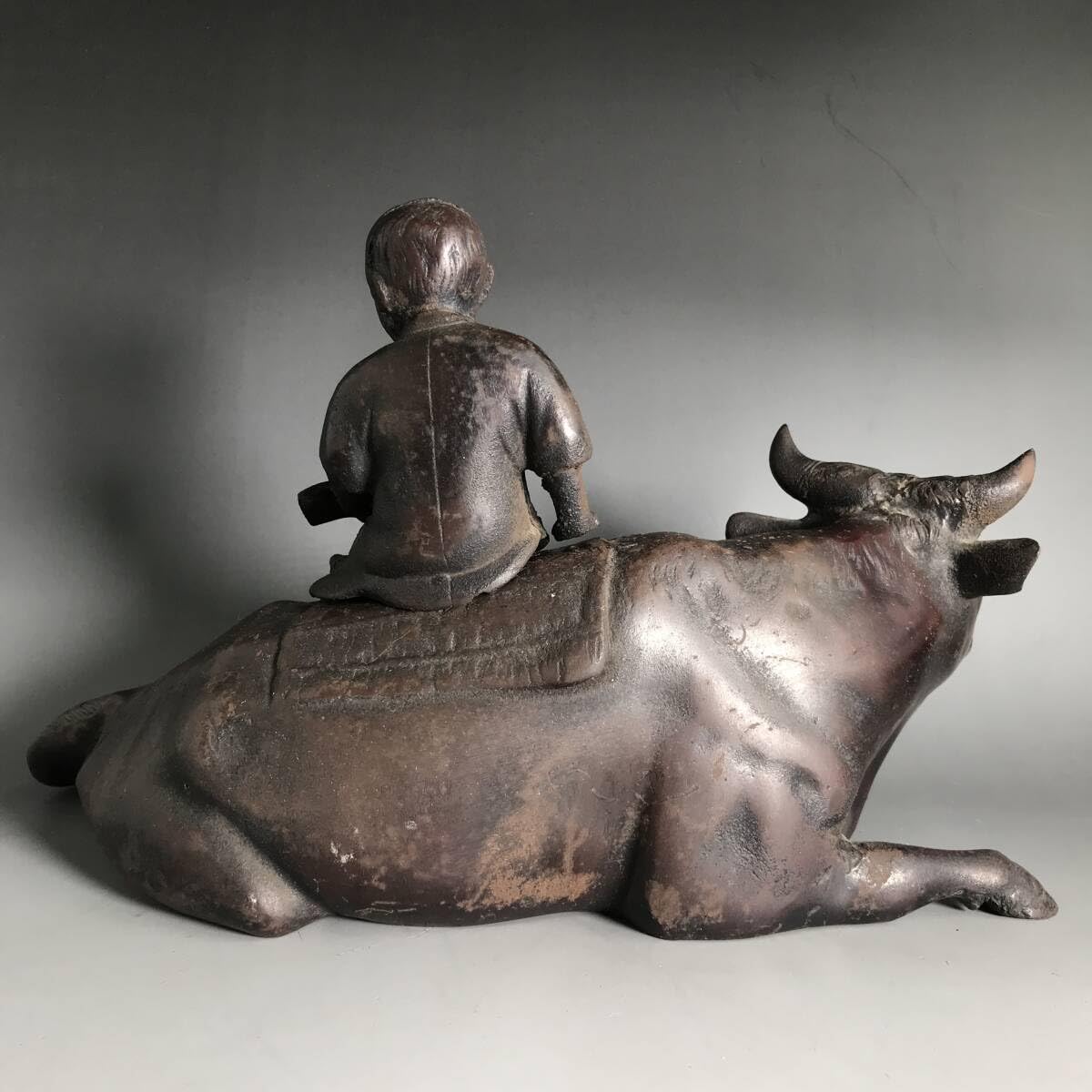 Amazon.co.jp: UNY1576金工師高田晃一作古鉄製牧童牛置物重量3390g牛と