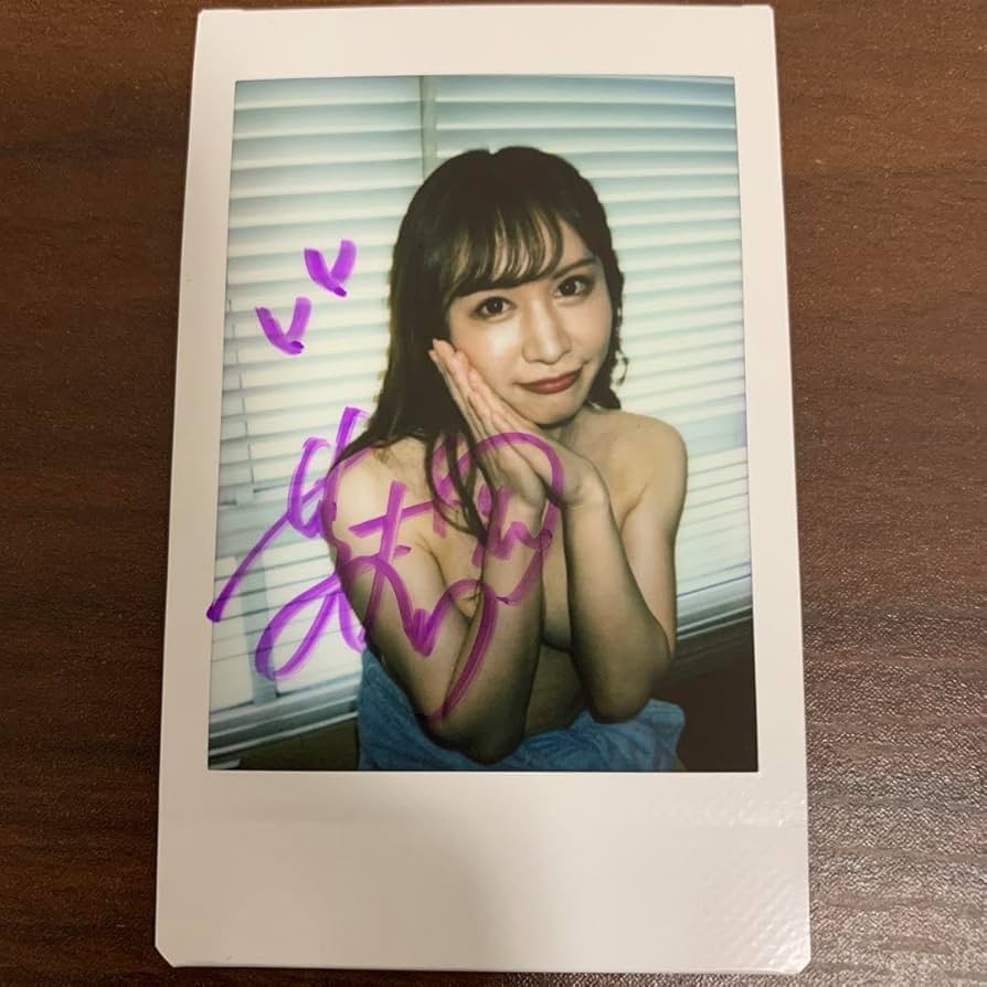 Amazon.co.jp: 橘芹那 Wニューハーフ逆3P 直筆サイン入りチェキ : おもちゃ