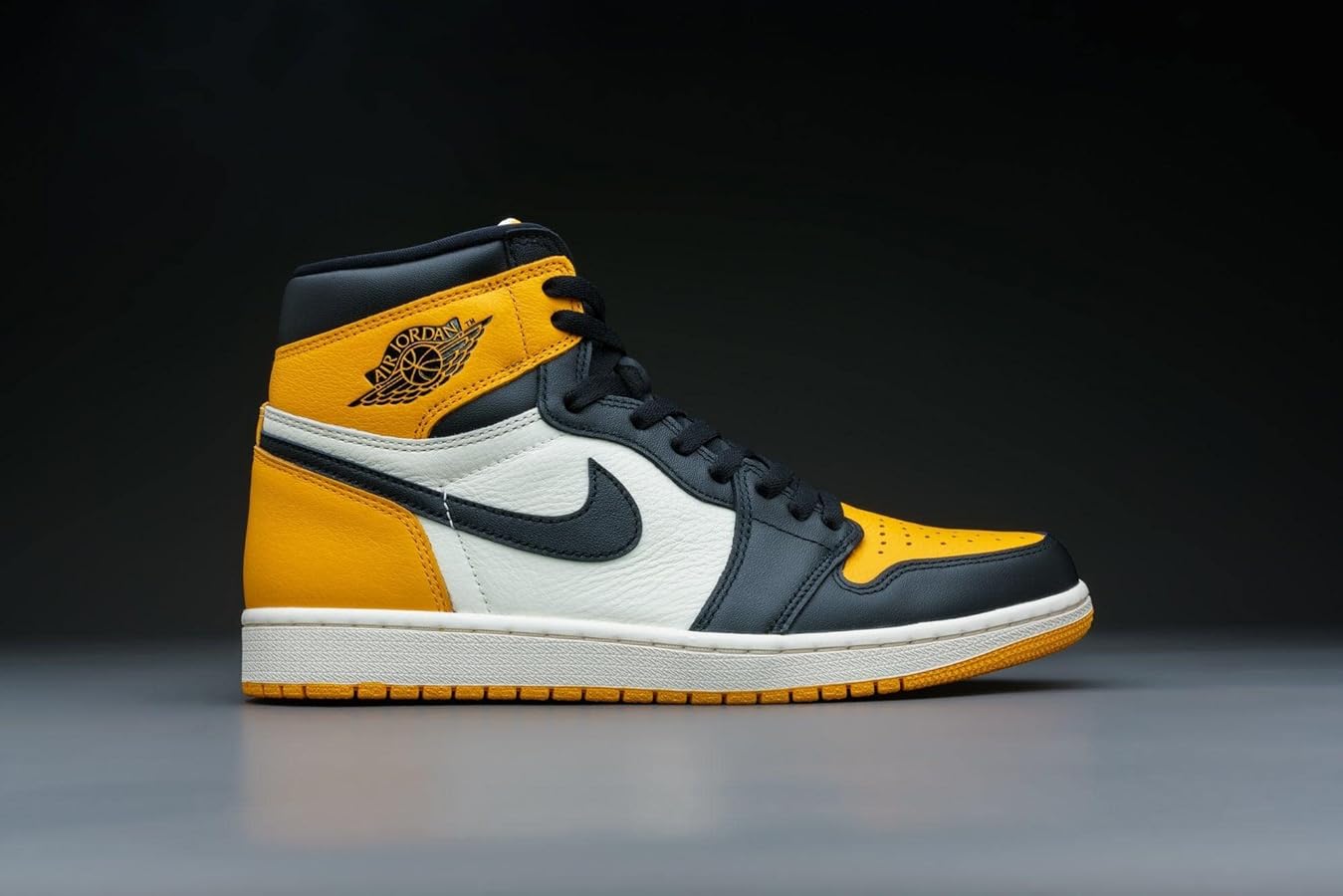 Amazon.com | Jordan Mens Air 1 High OG 555088 711 Taxi - Size 10