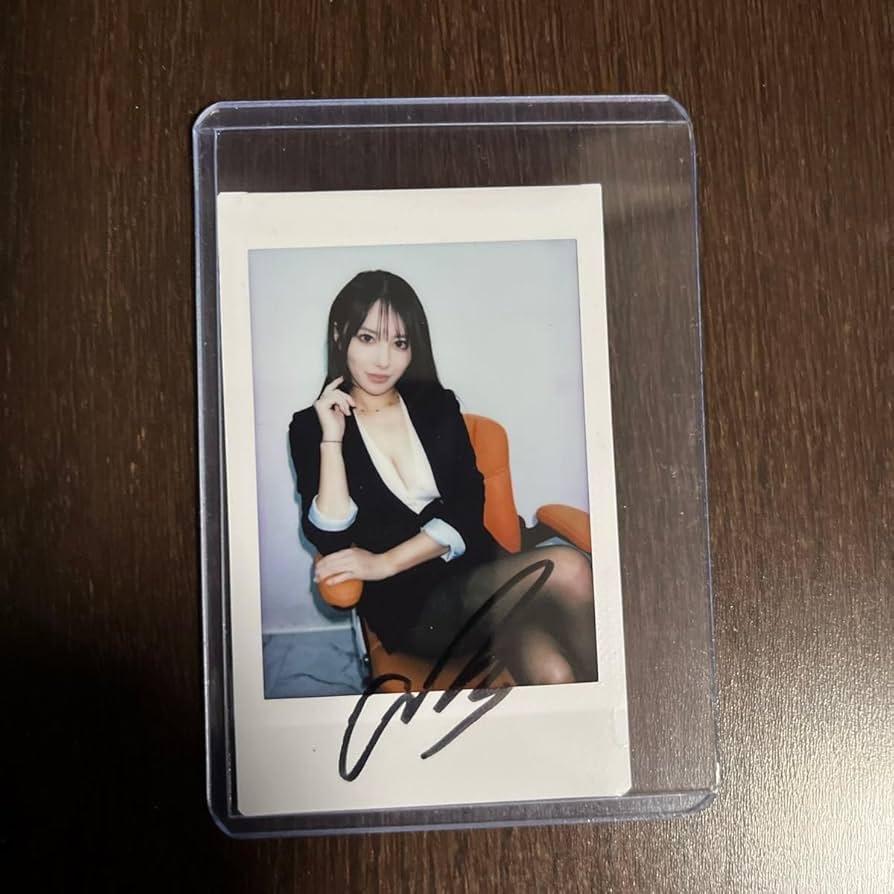 Amazon.co.jp: 天海つばさ 直筆サイン入りチェキ : おもちゃ