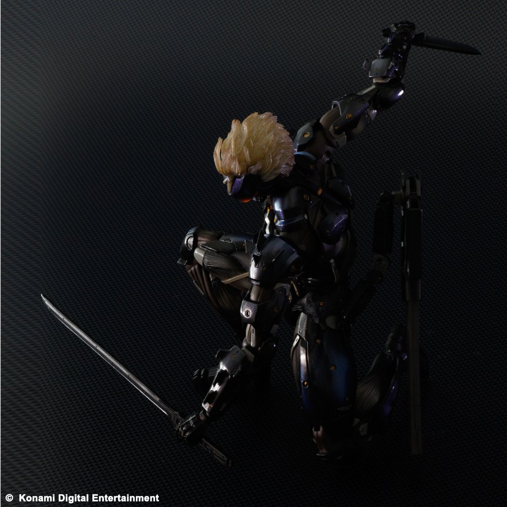 Amazon.co.jp: METAL GEAR RISING REVENGEANCE PLAY ARTS改 雷電(PVC
