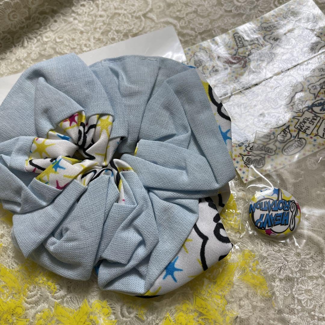 Amazon.co.jp: AKB48公式グッズ 衣装生地で作られたシュシュ バッジ