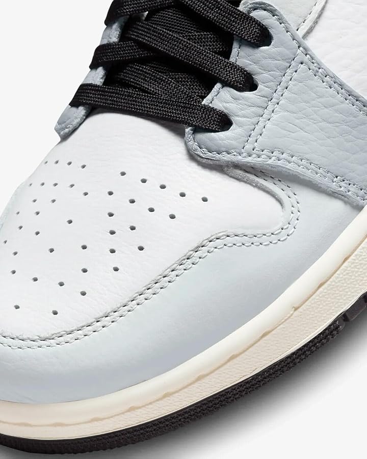 Amazon.com | Women's Jordan 1 Zoom Air CMFT 2 