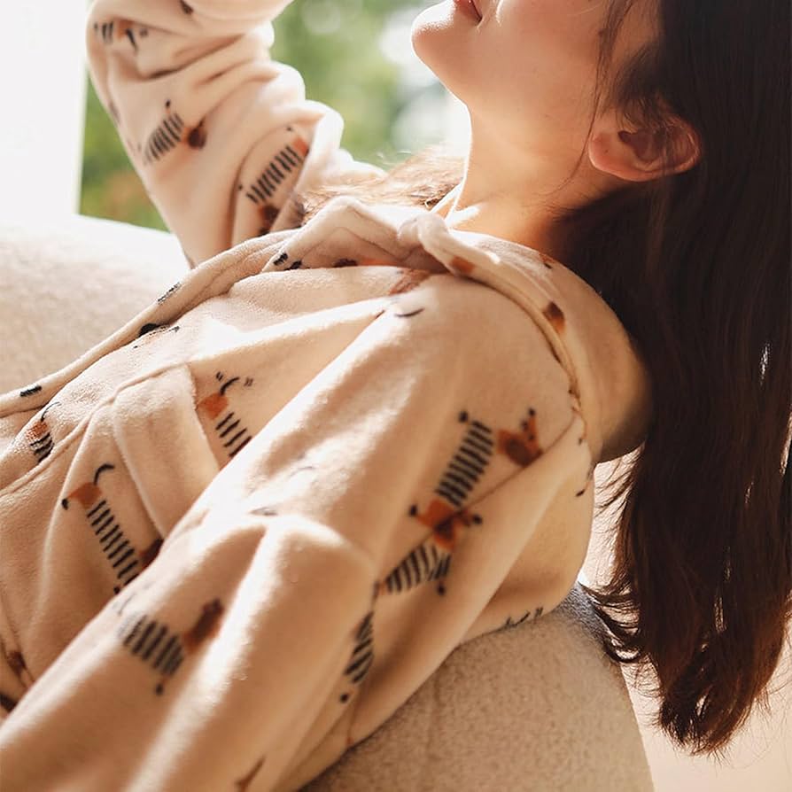 Amazon.co.jp: ダックスフンド柄 フランネルパジャマ レディース