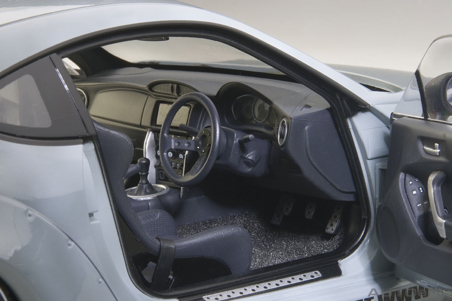 Amazon | AUTOart 1/18 ロケットバニー 86 (コンクリート・グレー