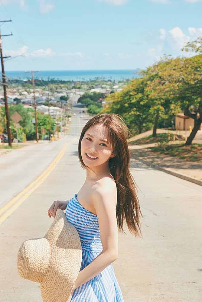 Amazon.co.jp: 日向坂46加藤史帆1st写真集『＃会いたい』 : 加藤