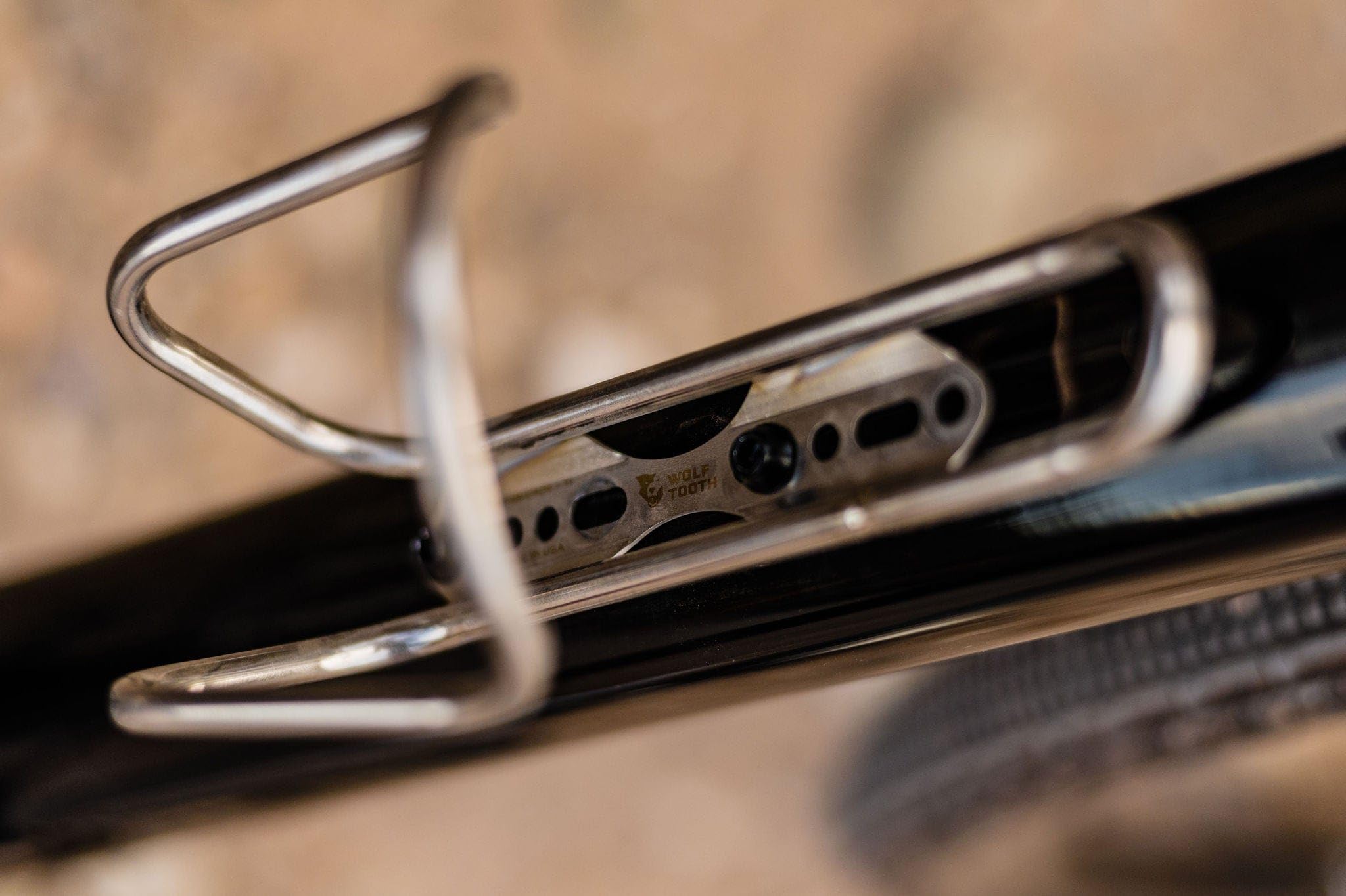 Amazon | ウルフトゥース(Wolf Tooth) Morse Titanium Bottle Cage