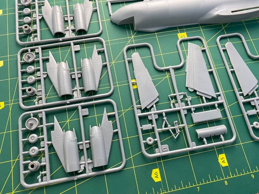 Amazon | New Roden 1/144 Lockheed C-141b Starlifter 325