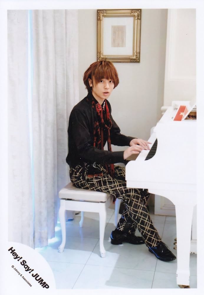 Amazon.co.jp: Hey! Say! JUMP 公式生写真 （伊野尾慧）HI00075 : おもちゃ