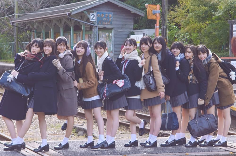 Amazon.co.jp: 乃木坂46 5期生写真集 あの頃、乃木坂にいた : マガジン