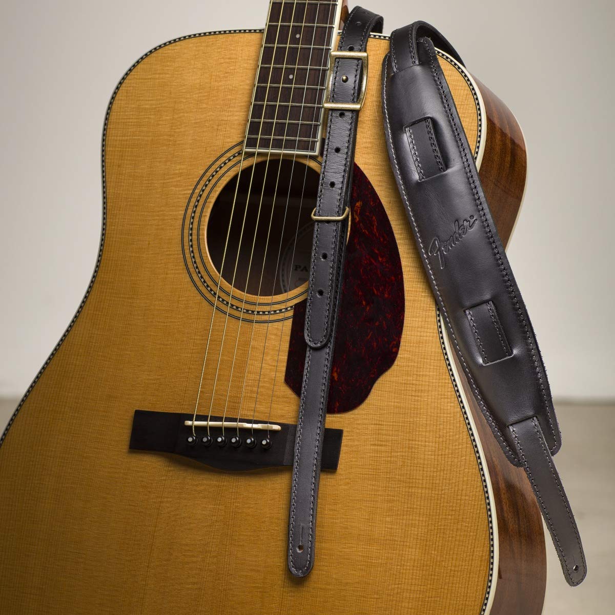 Amazon | Fender USA製レザーストラップ Mustang™ Saddle Strap, Black