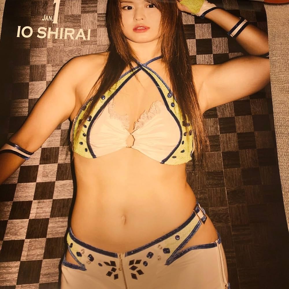 Amazon.co.jp: スターダムカレンダー紫雷イオ 岩谷麻優 宝城カイリ