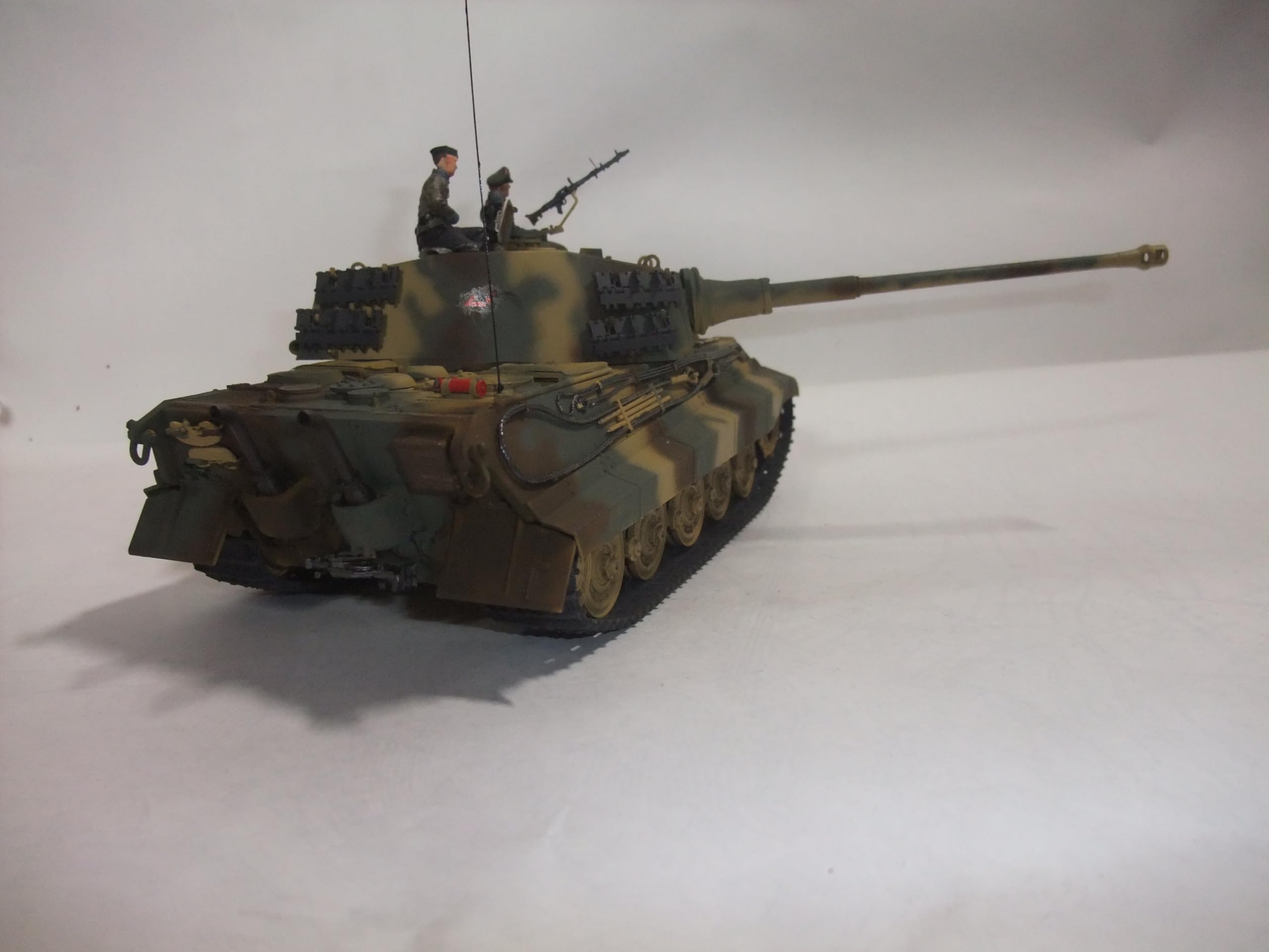 Amazon | 完成品 ドイツ軍 タイガー2型戦車ローマ騎士号車 35分1