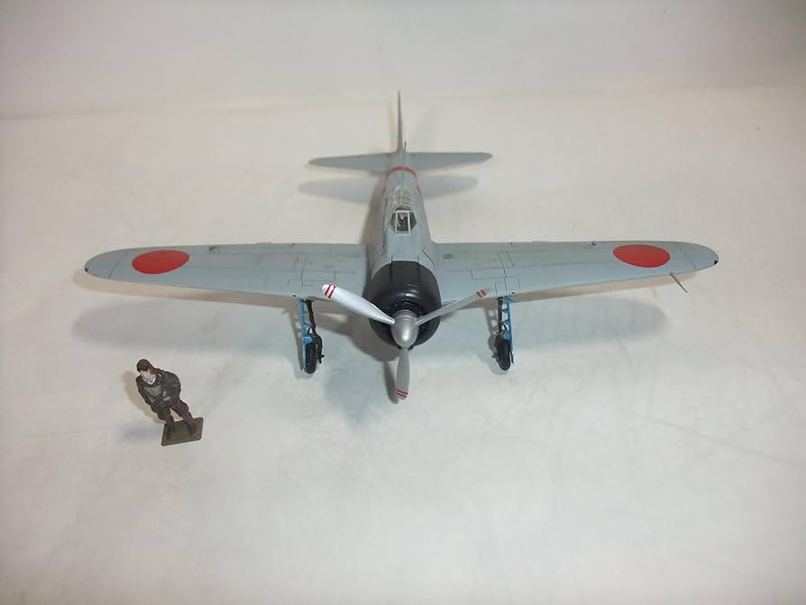 Amazon | 完成品 日本海軍零戦21型艦上戦闘機 空母 赤城 搭載機 縮尺